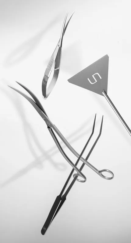 UNS - Tools - Curved Tweezer - Black